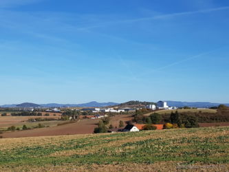 Blick von Bimbach über den Industriepark West zur Rhön Ort: Bimbach/ Foto: Mario Bansleben / Datum: 05.10.2018